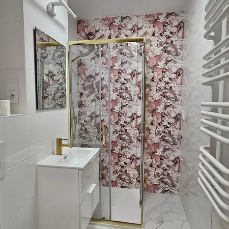 アパート 3 Kolo Parku Przy Zwirki ワルシャワ