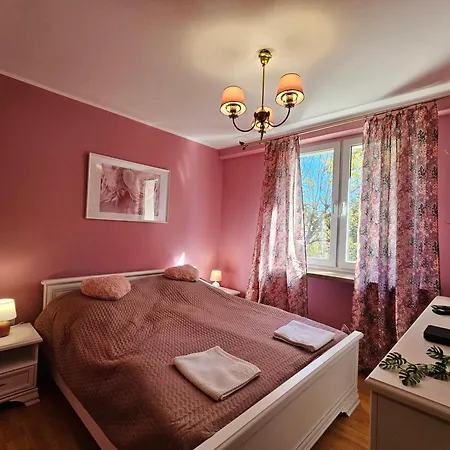 3 Kolo Parku Przy Zwirki アパート ワルシャワ