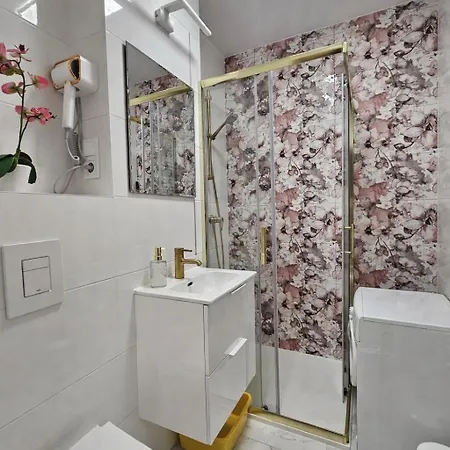 3 Kolo Parku Przy Zwirki Apartment *
